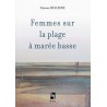 Femmes sur la plage à marée basse